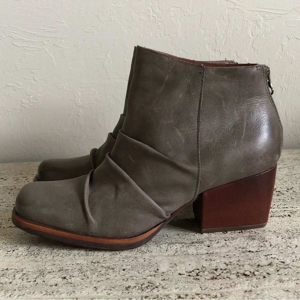 Like New Kork-Ease Heeled Leather Ankle Booties 7.5 M Boho Western Style - Picture 2 of 7